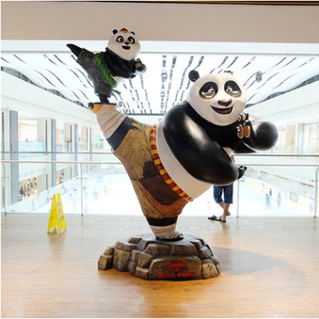 五家渠熊猫卡通雕塑